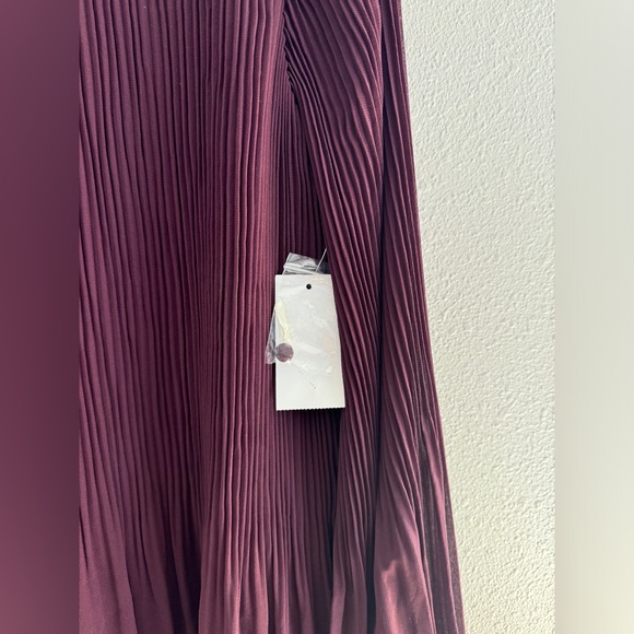 CeCe Pleated Front Long Sleeve Crewneck Dress - Picture 4 of 4